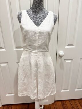 GAP White V-Neck Lined Linen Dress Sz. 4
Preppy Coquette Old Money Cottagecore